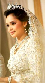 siti Datuk Siti Nurhaliza, a beaming bride..